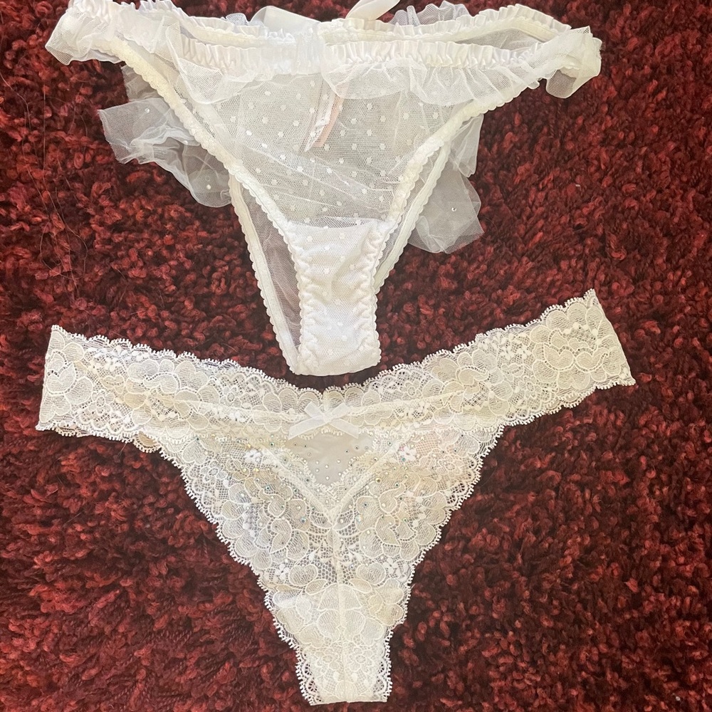 NWT Victoria’s Secret Med Pair Bling White Thongs